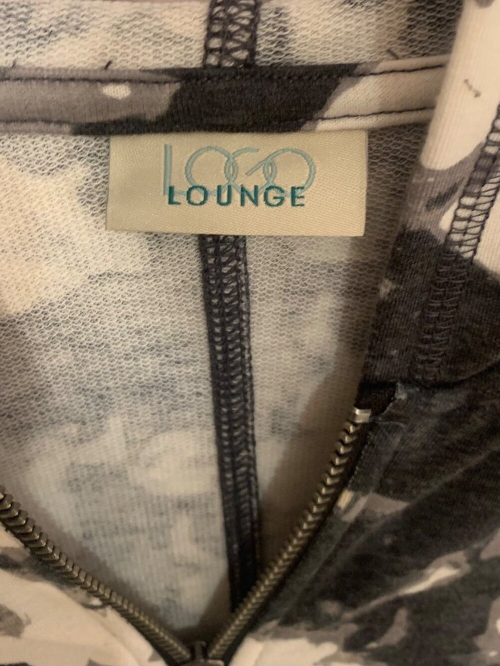 LOGO LOUNGE by Lori Goldstein Gray + White Camo Print Hooded Zip-Up Jacket 1X - Picture 3 of 8